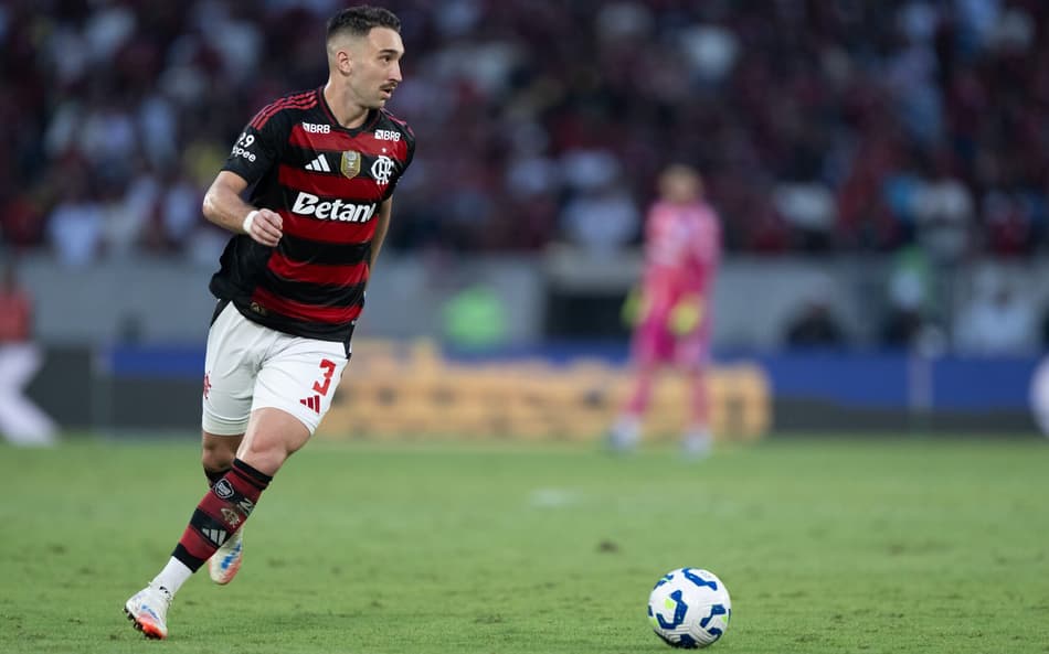 Léo Ortiz é um dos destaques do Flamengo (Foto: Jorge Rodrigues/AGIF)