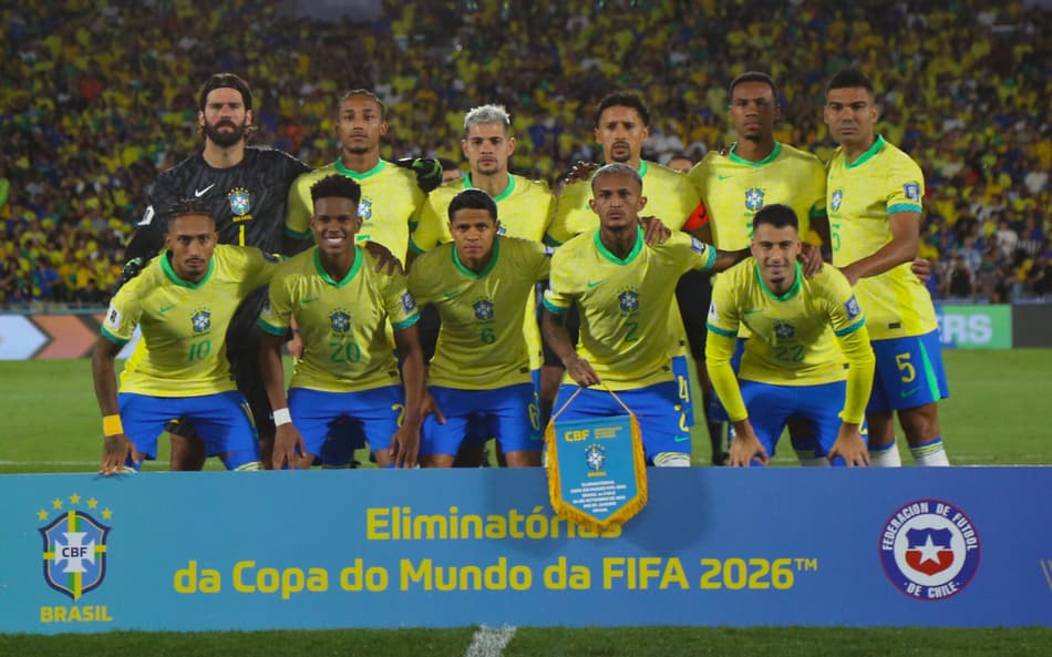 Seleção Brasileira enfrenta o Chile no Maracanã (Foto: Marlon Costa/AGIF)