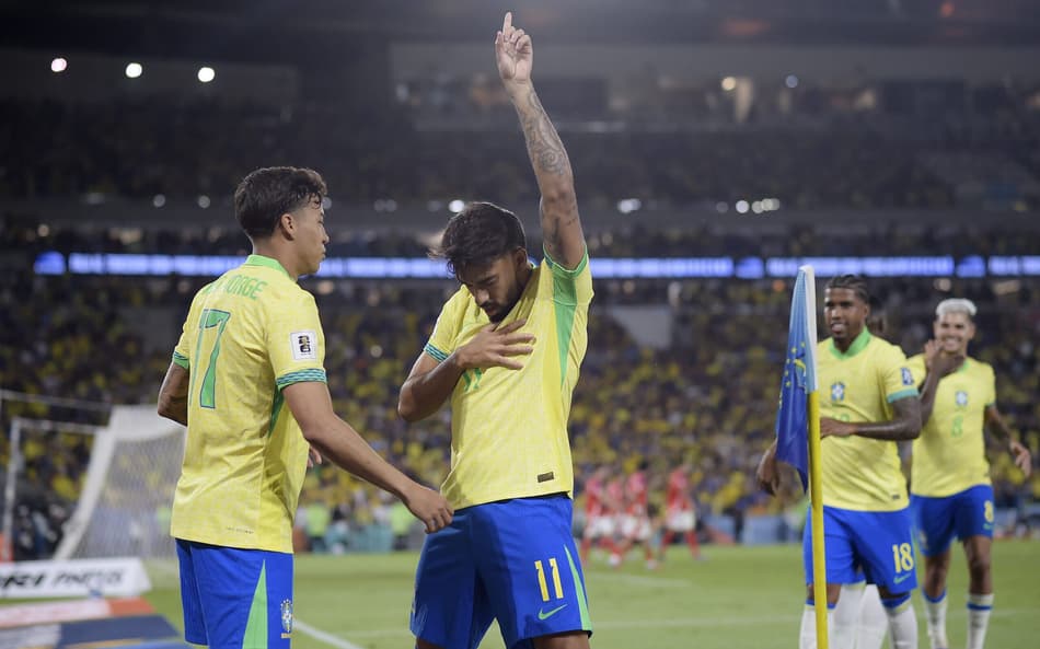 Lucas Paquetá comemora gol da Seleção Brasileira (Foto: Alexandre Loureiro/AGIF)