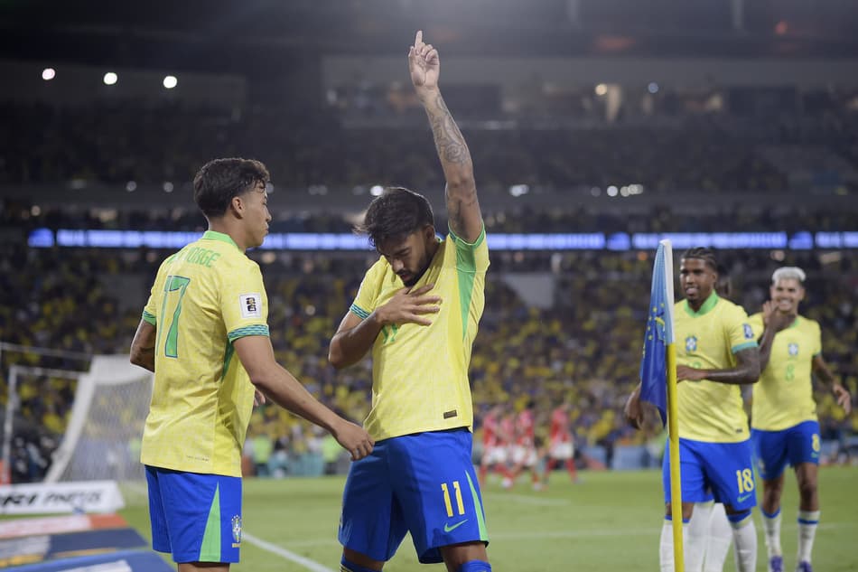 Lucas Paquetá comemora gol da Seleção Brasileira (Foto: Alexandre Loureiro/AGIF)