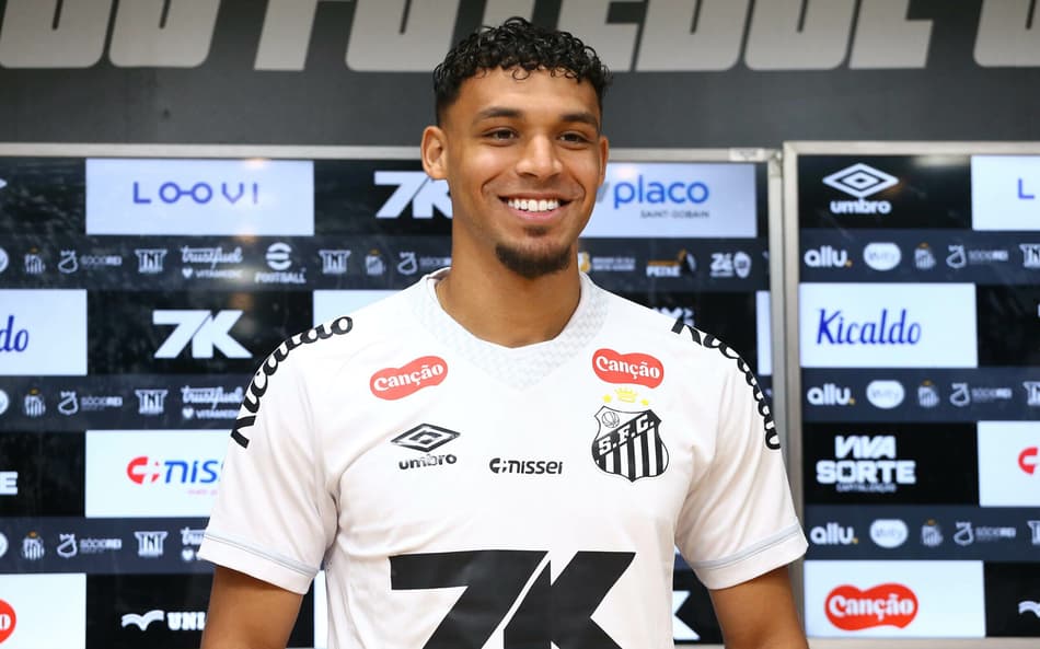 Victor Hugo é apresentado e afirma que mensagem de Neymar foi fundamental para fechar com o clube. (Foto: Mauricio De Souza/AGIF)