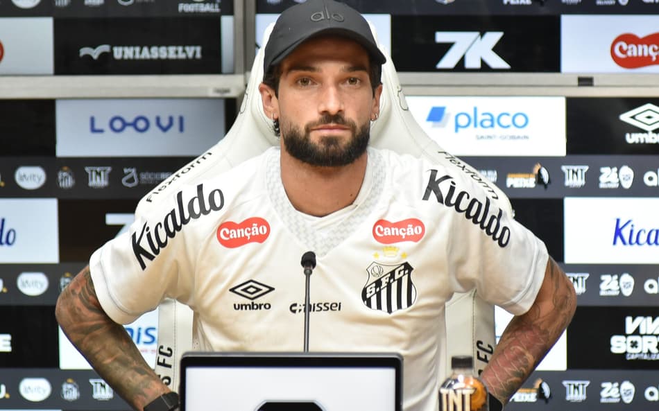 Lautaro Díaz foi apresentado pelo Santos (Foto: Jota Erre/AGIF)