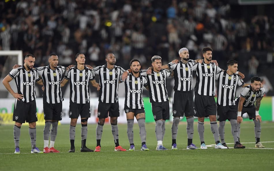 Botafogo tem apenas o Brasileirão no calendário até o fim do ano (Foto: Thiago Ribeiro/AGIF)