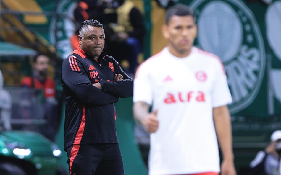 Roger Machado na partida contra o Palmeiras no Brasileirão