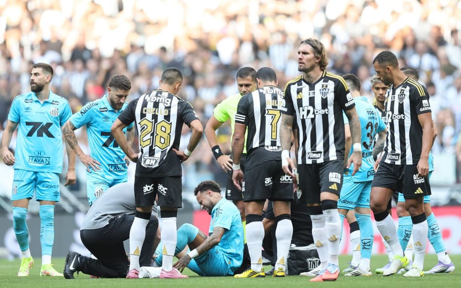 Neymar foi titular no duelo entre o Santos e o Atlético-MG, na Arena MRV, pela última rodada do Brasileirão. (Foto: Gilson Lobo/AGIF)