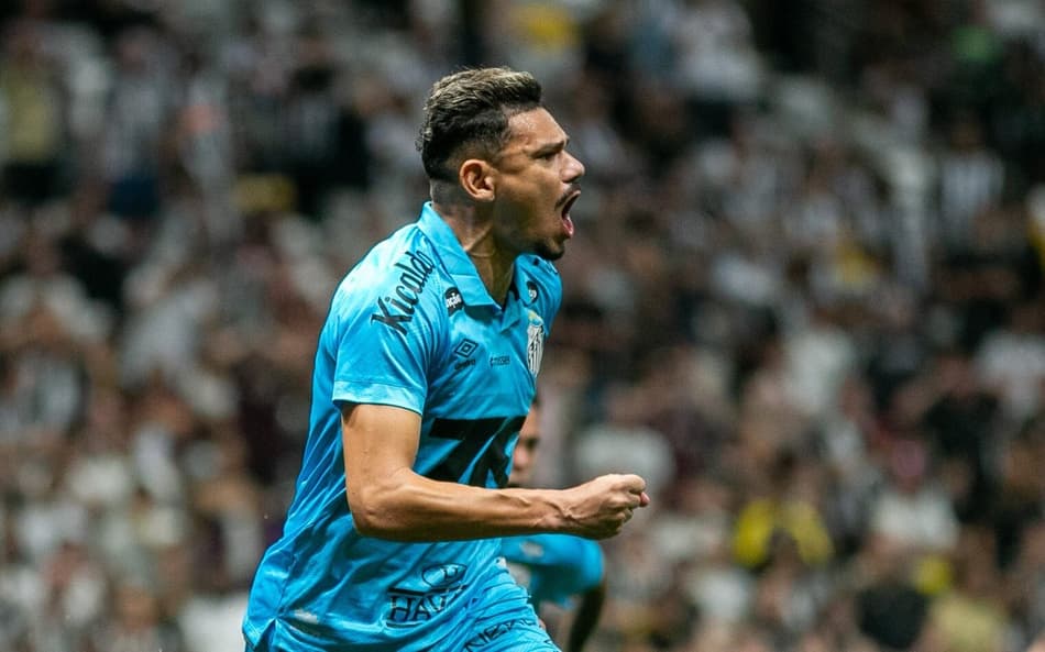 Tiquinho Soares foi o autor do gol do empate do Santos no duelo contra o Atlético-MG. (Foto: Fernando Moreno/AGIF)