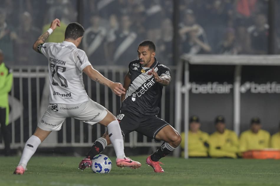 Paulo Henrique em jogo do Vasco contra o Ceará (Foto: Thiago Ribeiro/AGIF)
