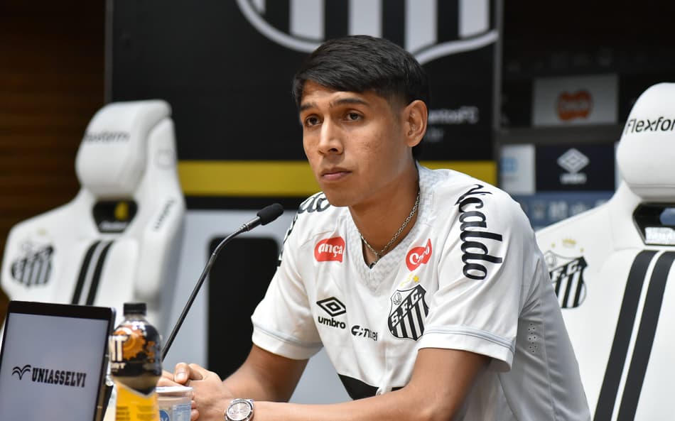 Alexis Duarte foi apresentado nesta terça-feira (16) (Foto: Jota Erre/AGIF)