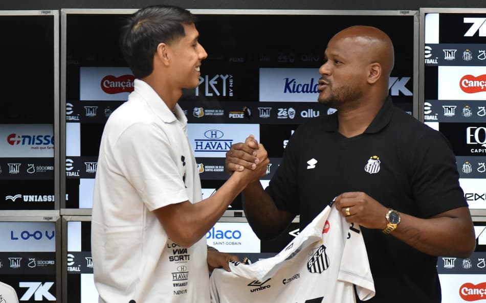 Alexis Duarte e Domingos durante apresentação no Santos (Foto: Jota Erre/AGIF)
