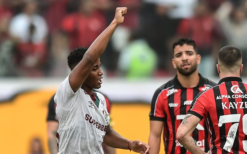 Hércules comemora gol no Barradão (Foto: Jhony Pinho/AGIF)
