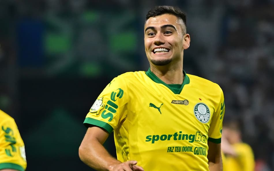 Andreas Pereira comemora gol contra o Fortaleza (Foto: Jota Erre/AGIF)
