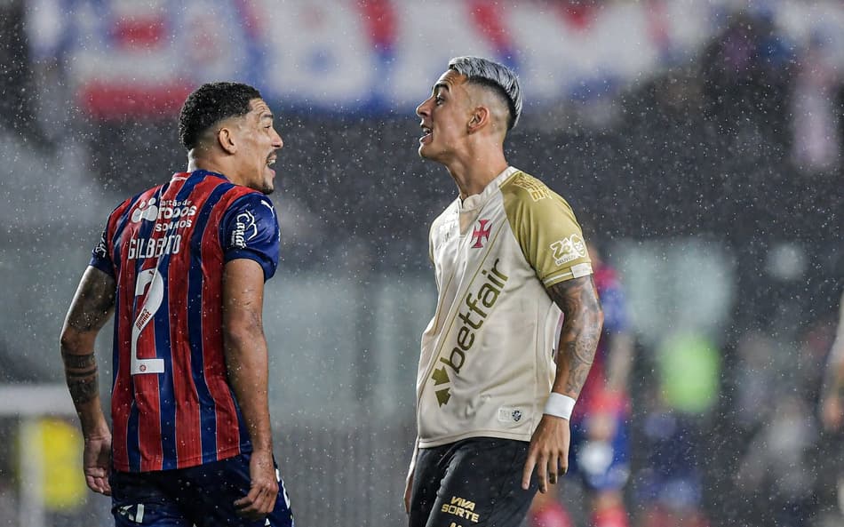 Gilberto e Pumita batem boca em Vasco x Bahia (Foto: Thiago Ribeiro/AGIF)