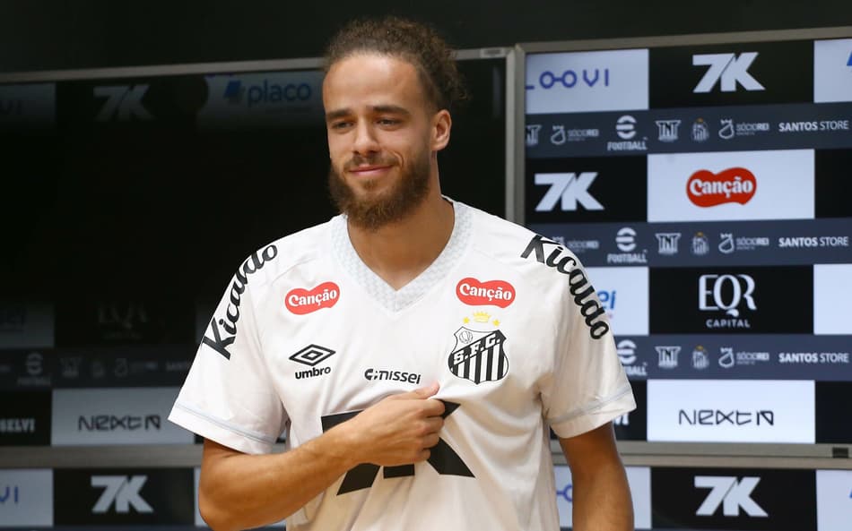 Brahimi vai vestir a camisa 21 do Santos. (Foto: Mauricio De Souza/AGIF)