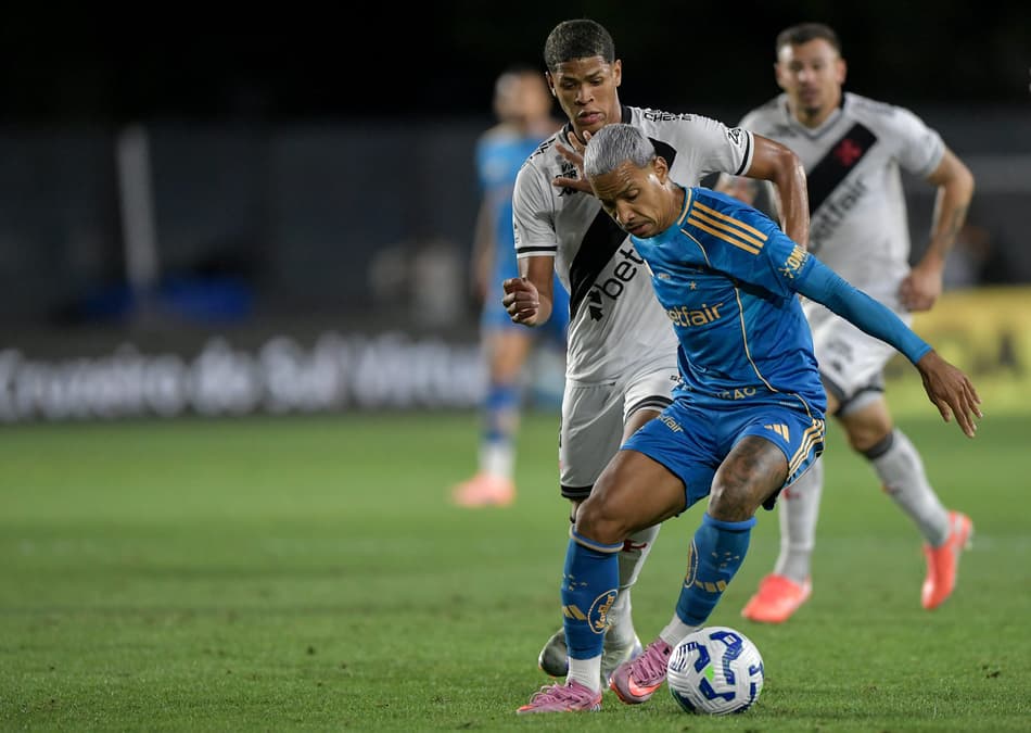 Matheus Pereira, do Cruzeiro, em jogo contra o Vasco (Foto: Thiago Ribeiro/AGIF)