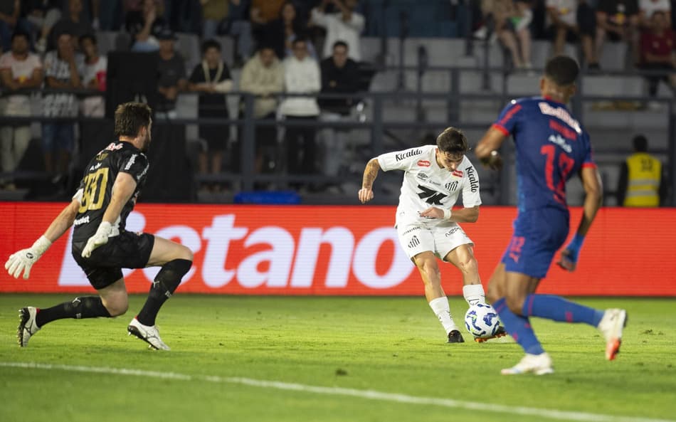 Barreal marcou o segundo gol do Santos diante do Red Bull Bragantino. (Foto: Anderson Romão/AGIF)