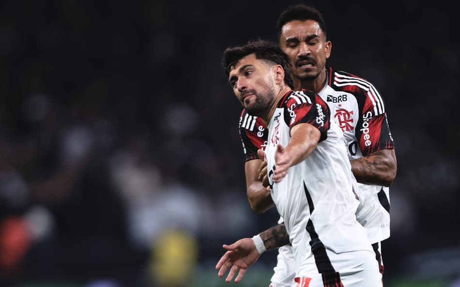 Arrascaeta comemora gol do Flamengo diante do Corinthians (Foto: Ettore Chiereguini/AGIF)