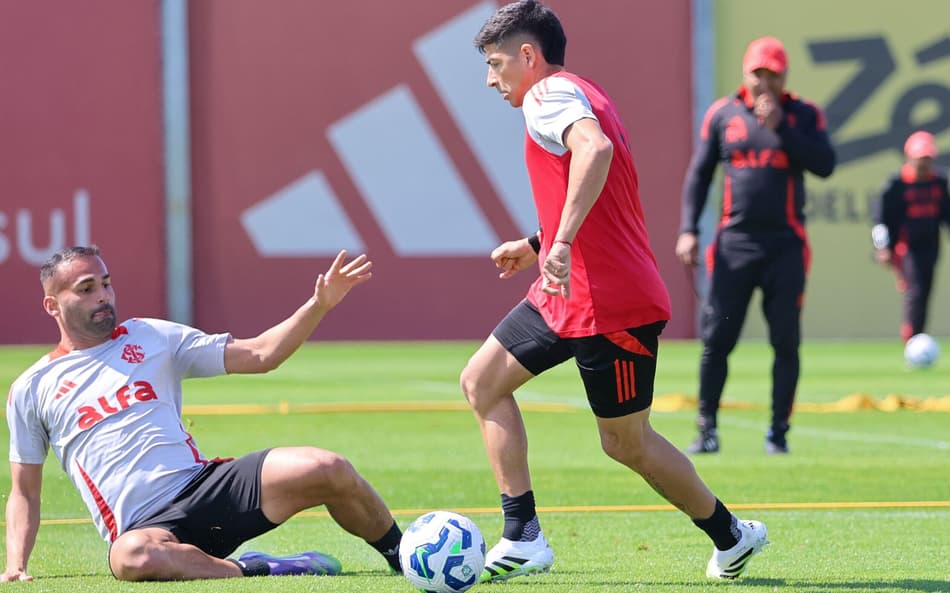 Thiago Maia e Alan Rodríguez, volantes do Internacional