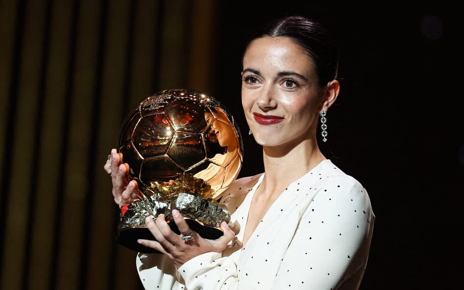 Aitana Bonmatí foi eleita a Bola de Ouro do futebol feminino