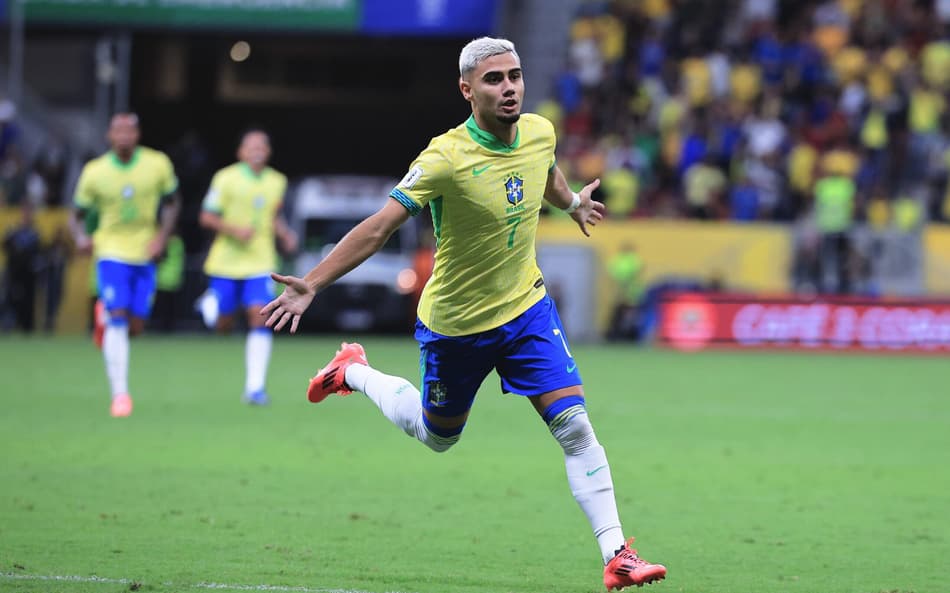 Andreas Pereira, alvo do Palmeiras, comemora golaço marcado pela Seleção Brasileira contra o Peru