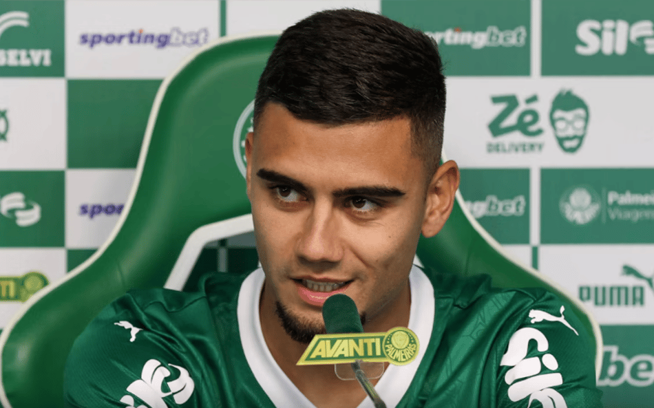 Andreas Pereira durante apresentação no Palmeiras