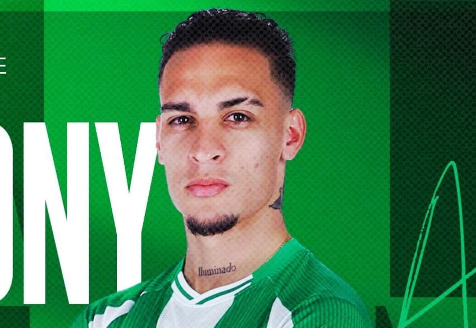 Antony é anunciado como reforço do Betis com contrato até 2030