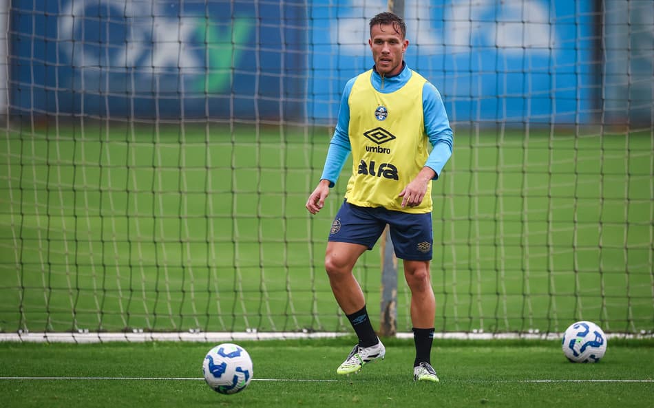 Arthur em treinamento do Grêmio. (Foto: Lucas Uebel/Grêmio FBPA)