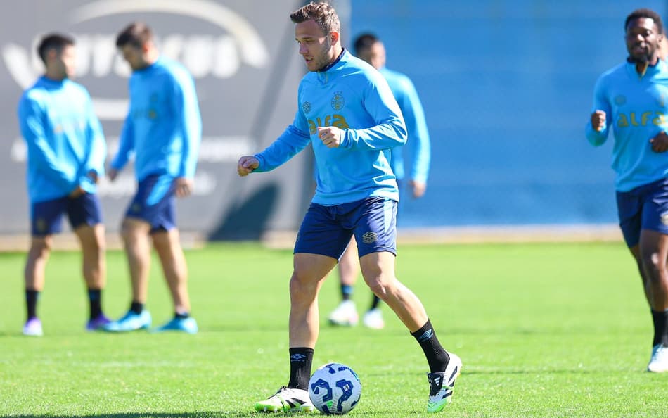 Arthur em treinamento do Grêmio. (Foto: Lucas Uebel/Grêmio FBPA)
