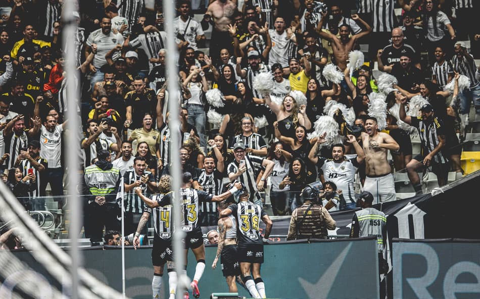 Atlético-MG Bolívar Bernard comemoração torcida