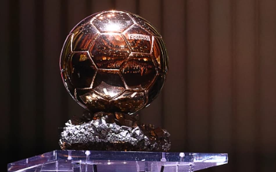 Bola de Ouro exposta (Foto: AFP)