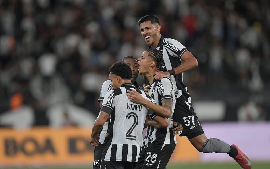 Botafogo decide vaga na Copa do Brasil com o Vasco (Foto: Thiago Ribeiro/AGIF)