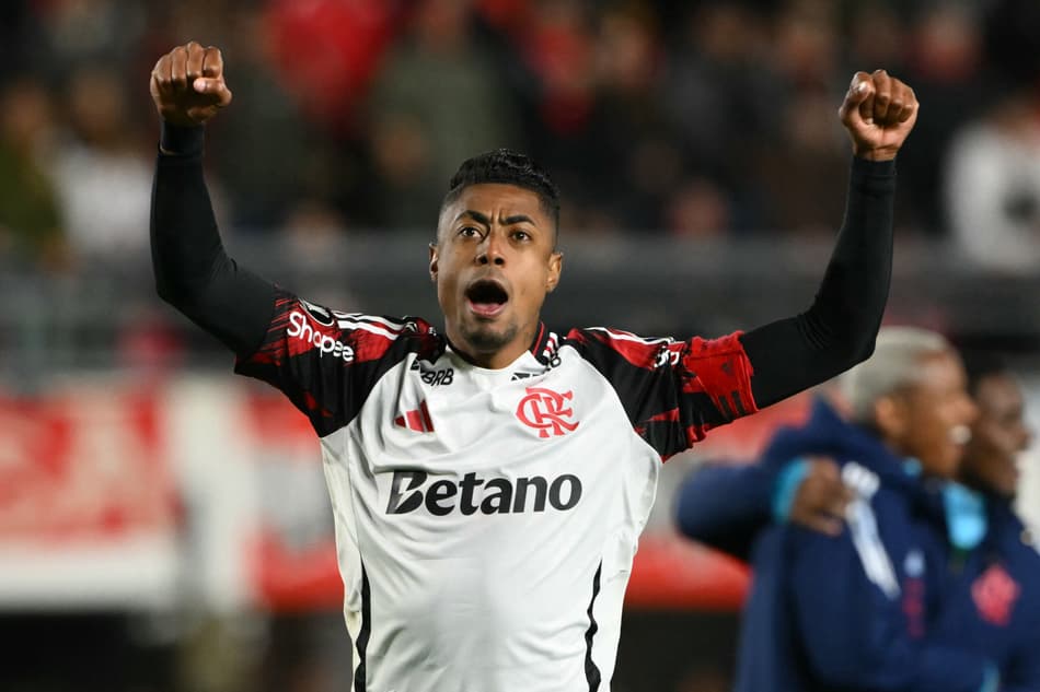Bruno Henrique celebra classificação do Flamengo contra Estudiantes na Libertadores