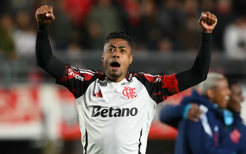 Bruno Henrique celebra classificação do Flamengo contra Estudiantes na Libertadores
