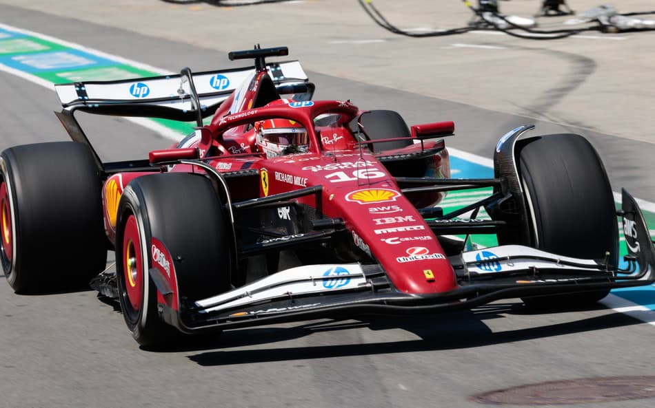 Charles Leclerc com sua Ferrari no GP do Canadá (foto: SHAWN THEW / POOL / AFP)