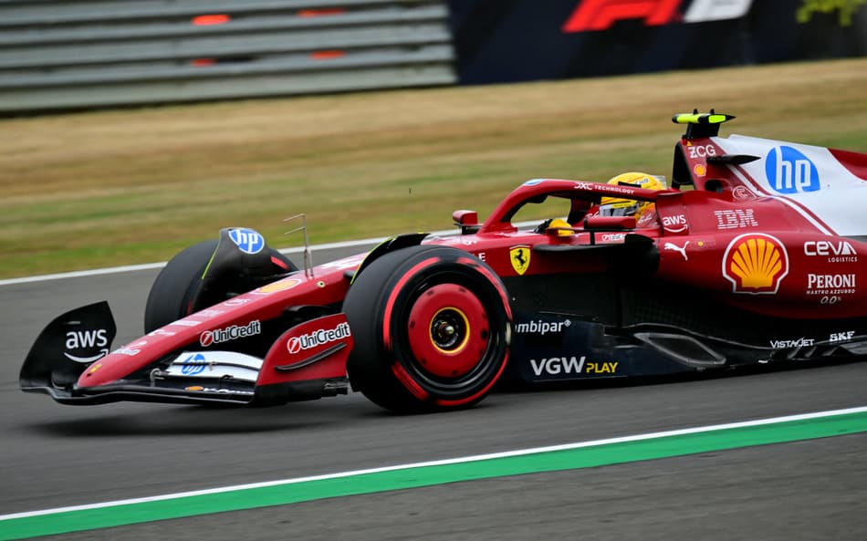 Britânico Lewis Hamilton, da Ferrari, no treino classificatório para o GP da Inglaterra (foto: Andrej ISAKOVIC / AFP)