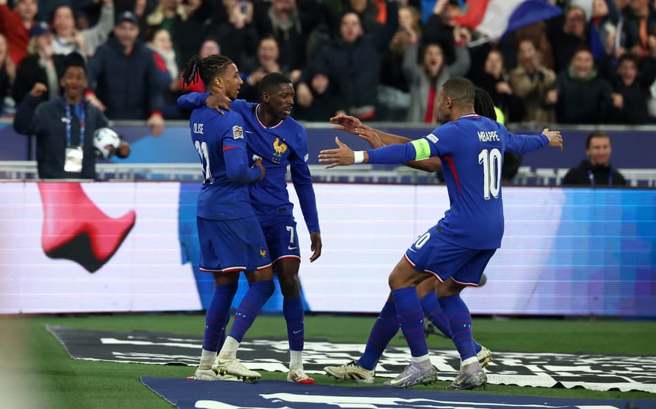 Dembélé comemora o gol em França x Croácia. (foto: FRANCK FIFE / AFP)