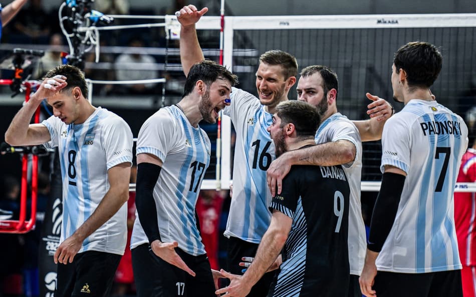 Comemoração da Argentina no Mundial de Vôlei 2025 (Foto: Sherwin Vardeleon/AFP)