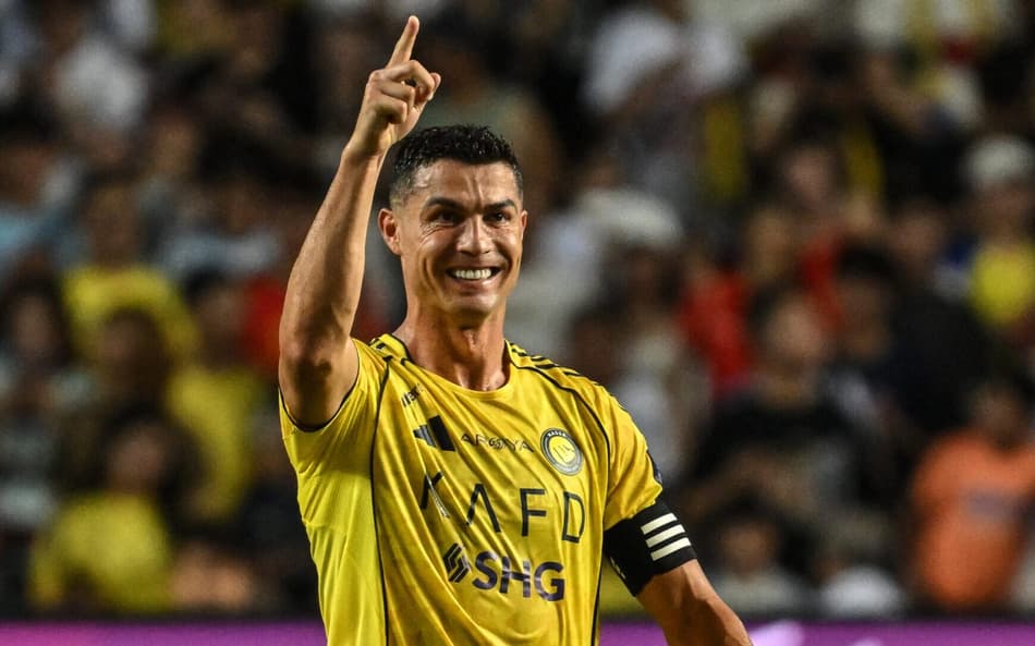 Cristiano Ronaldo comemora gol do Al-Nassr sobre o Al-Ahli, na Supercopa Saudita