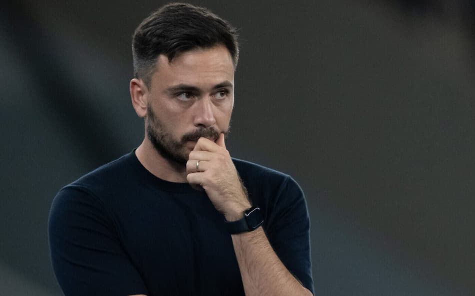 Davide Ancelotti tecnico do Botafogo durante partida contra o Bragantino no estadio Engenhao pelo campeonato Brasileiro A 2025.
