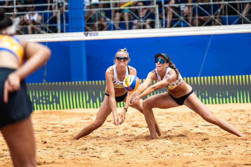 Dupla americana Terese Cannon e Megan Kraft no Elite 16 de vôlei de praia