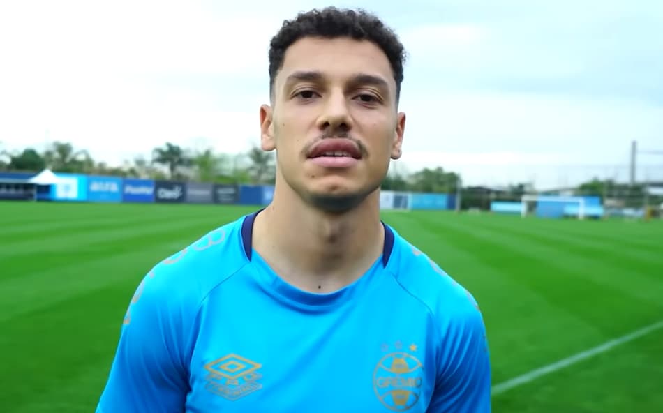 Enzo em entrevista à Grêmio TV. (Foto: Reprodução/Grêmio TV)
