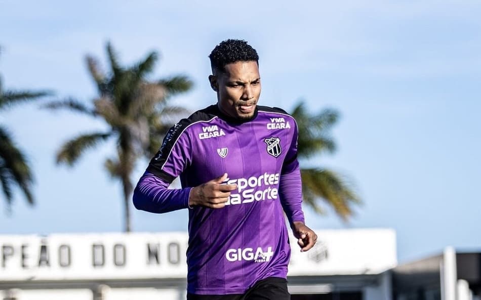Fernandinho, atacante do Ceará, durante treino (Foto: Gabriel Silva/Ceará SC)