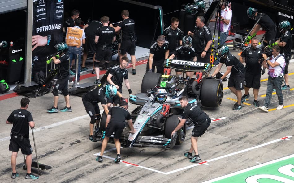 Kimi Antonelli, da Mercedes, durante treino em Spielberg, Áustria (foto: Joe Klamar / AFP)