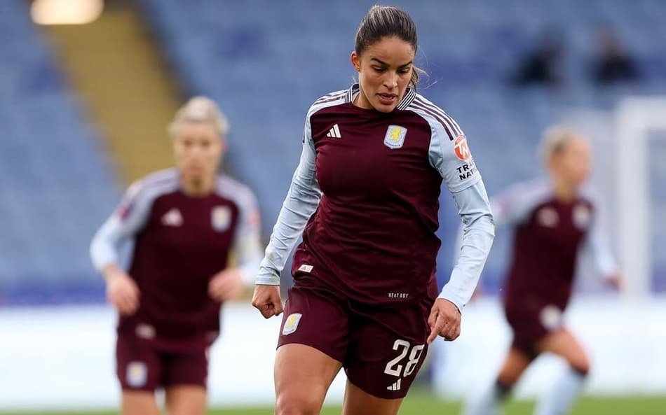 Gabi Nunes em campo pelo Aston Villa (Foto: Reprodução/Instagram)