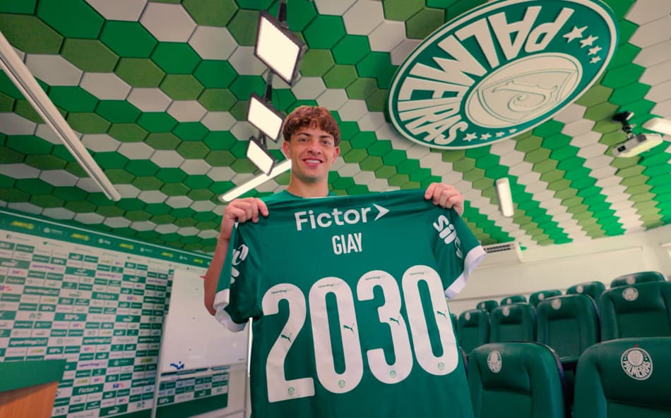 Giay, lateral-direito do Palmeiras