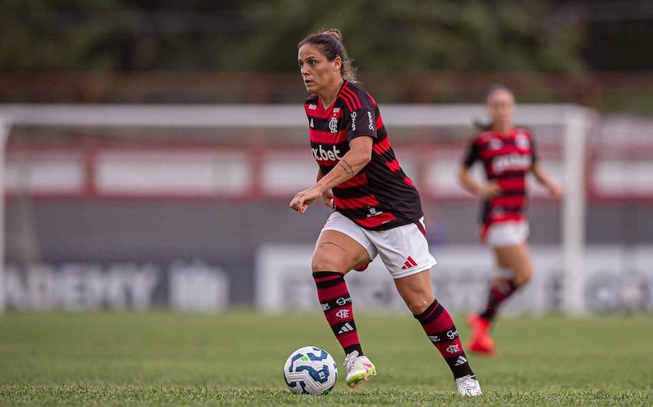 Gláucia em campo pelo Flamengo no Brasileirão Feminino (Foto: Paula Reis/Flamengo)