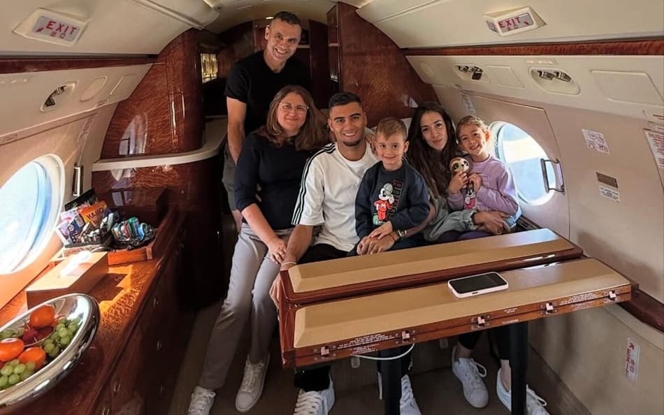 Andreas Pereira embarca para se apresentar ao Palmeiras