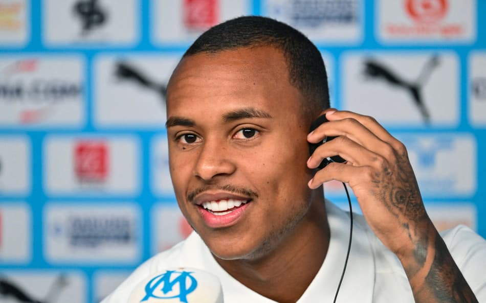 Igor Paixão durante coletiva de apresentação no Olympique Marseille