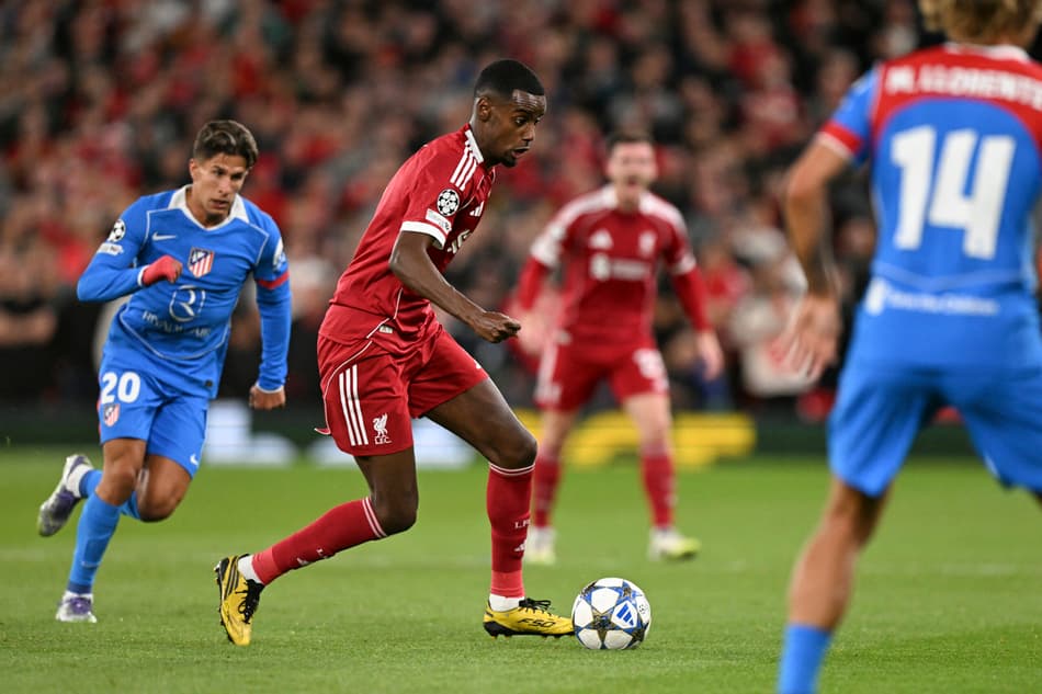 Isak no confronto entre Liverpool e Atlético de Madrid pela Champions League (Foto: Oli Scarff/AFP)