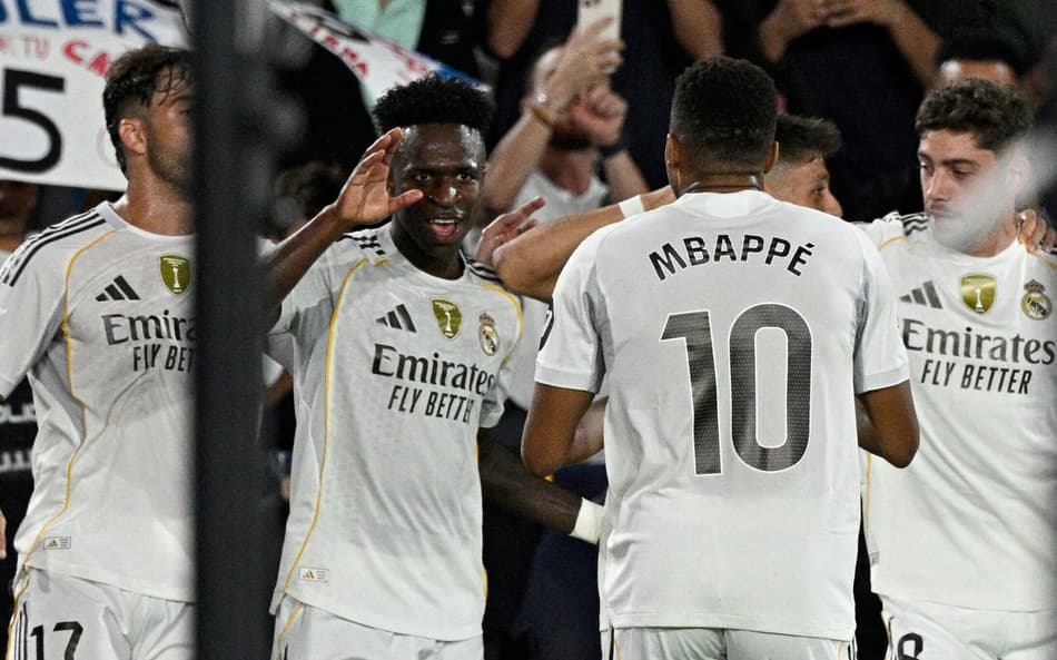 Jogadores do Real Madrid comemorando o gol do Real Madrid