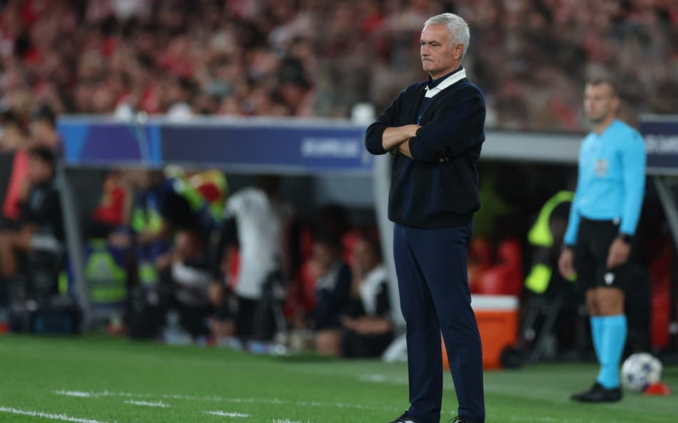 José Mourinho durante o jogo entre Fenerbahce e Benfica